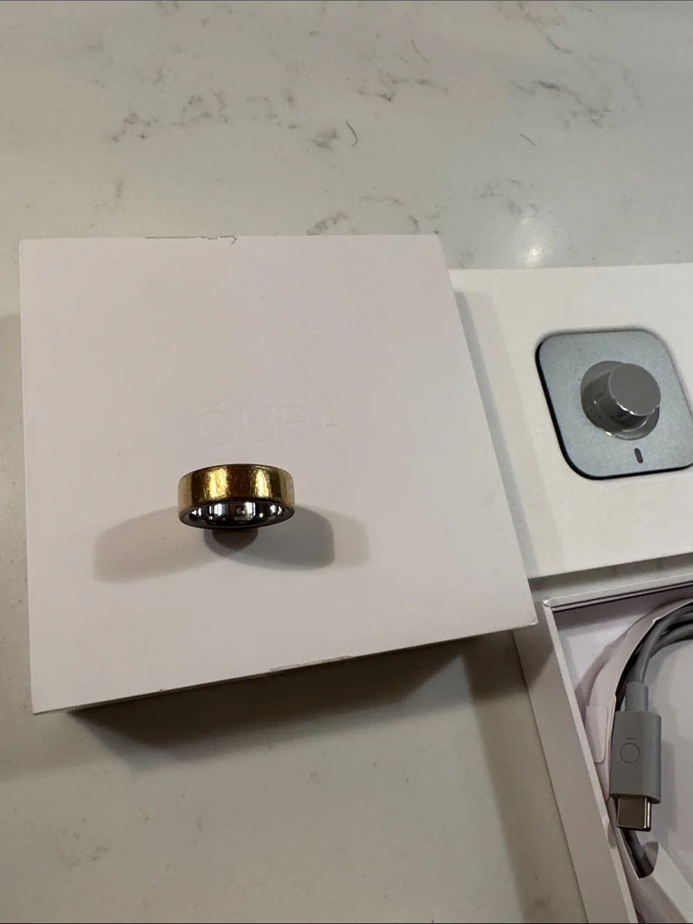 Oura Gold Band Smart Ring — Polished Gold Finish
